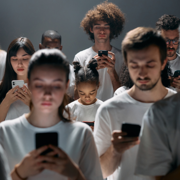 Breaking Up with Your Screen: Gen Z’s Battle Between Detox and Obsession